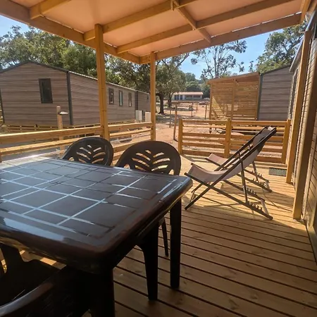 Camping Mobilhome Bord De Les Chenes