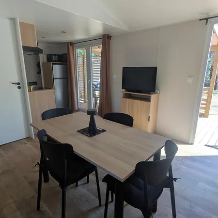 Mobilhome Bord De Les Chenes * بورتو فيكشْيو