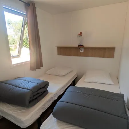 Camping Mobilhome Bord De Les Chenes